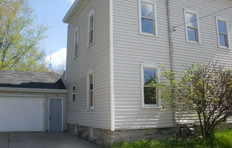 1918 E JOHN ST