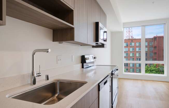 The Warren Apartments kitchen and stainless steel appliances