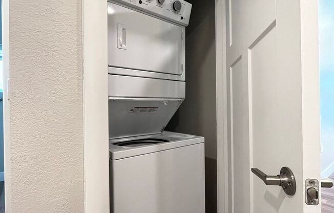 2 beds, 2 baths, 909 sqft, $1,450