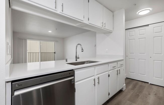 2 beds, 1 bath, 950 sqft, $1,925, Unit UNIT 2B