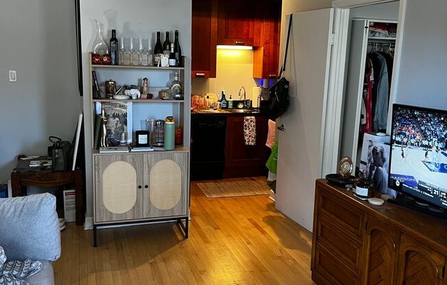 1 bed, 1 bath, $1,575, Unit G2