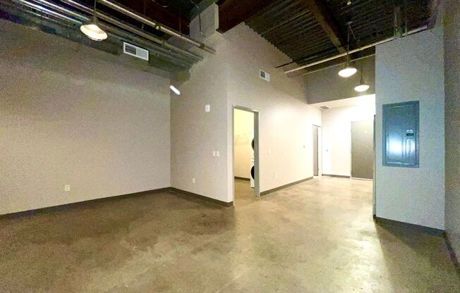 Studio, 1 bath, 651 sqft, $1,355, Unit B01