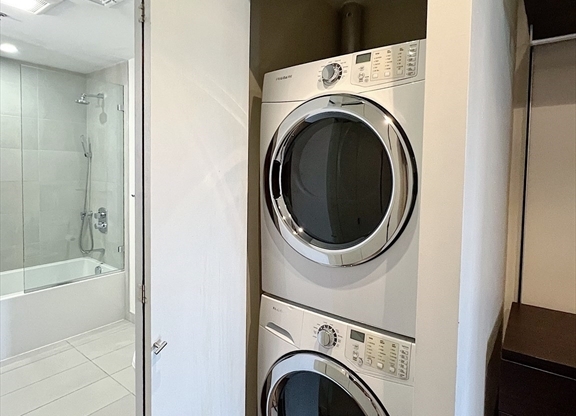 1 bed, 1 bath, 870 sqft, $4,000, Unit 403