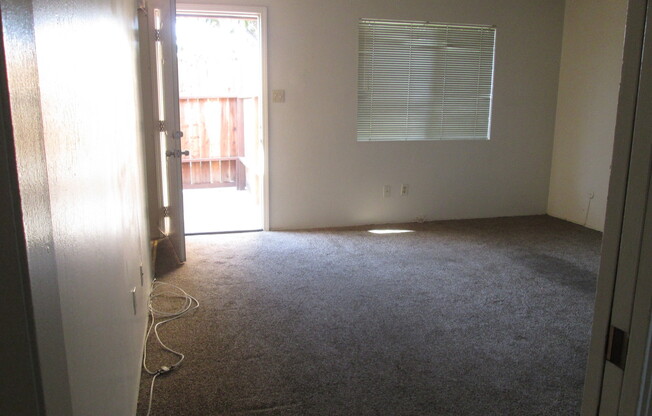 2 beds, 1 bath, $1,350, Unit F