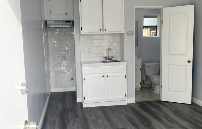 Studio, 1 bath, 170 sqft, $975, Unit A