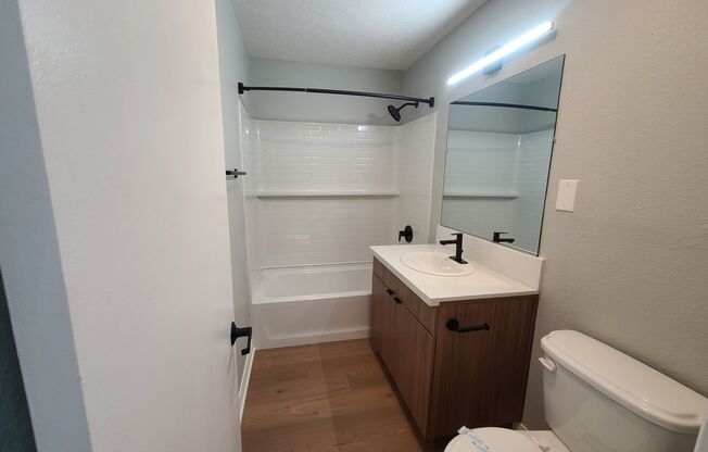 2 beds, 1 bath, 950 sqft, $3,150, Unit 4720-21