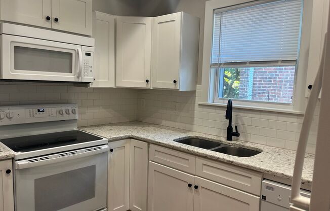 3 beds, 1 bath, 1,000 sqft, $1,645, Unit Apt 2