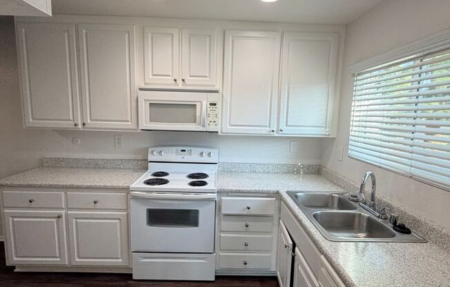 2 beds, 1 bath, 890 sqft, $2,590, Unit 304