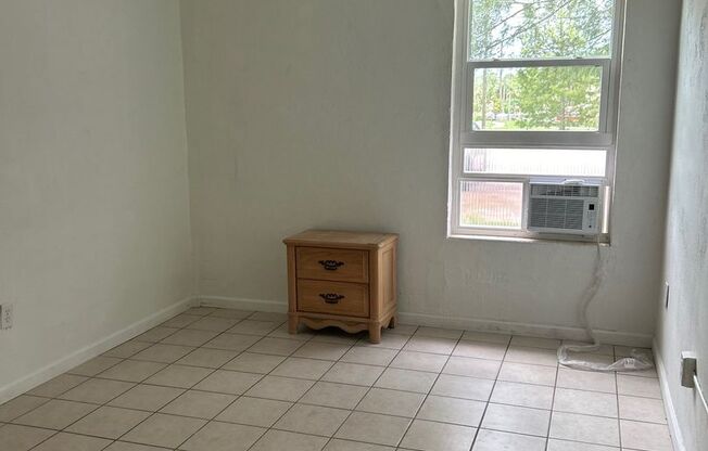 Studio, 1 bath, 400 sqft, $1,400