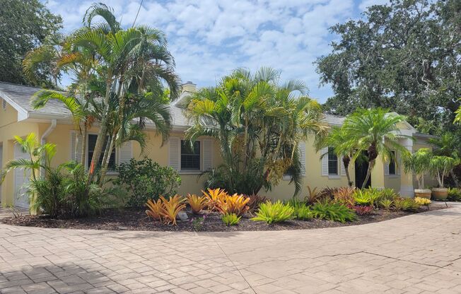 Seasonal/short term home with pool on Siesta Key