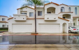 Spacious Townhome in San Marcos, 2-Car Garage, and a Tropical Community Pool!!