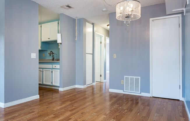 Adorable Upper Unit Condo with 1 Car Garage!