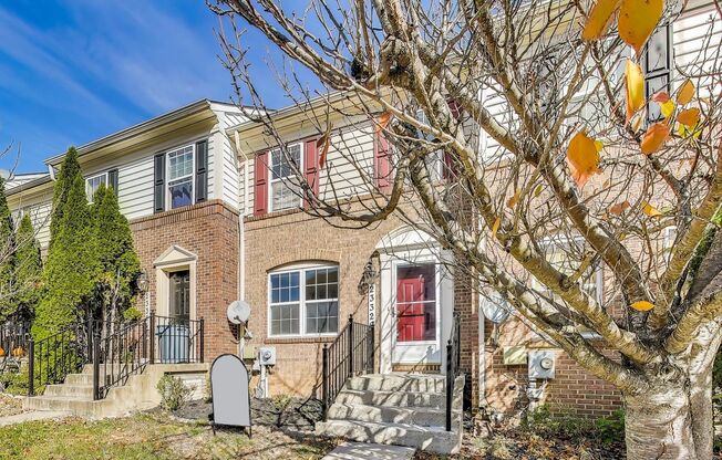 Lovely 3-level 3BD/2Full + 1 half ba Townhouse in Highlands at Clarksburg