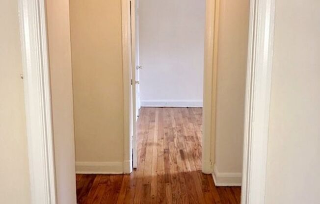 2 beds, 1 bath, 800 sqft, $1,695, Unit A12
