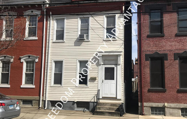 2325 SARAH ST