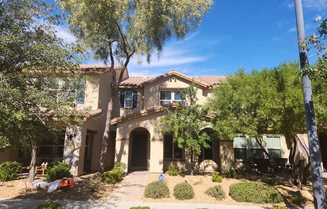Cool 3 bedroom townhome in desirable Inspirada
