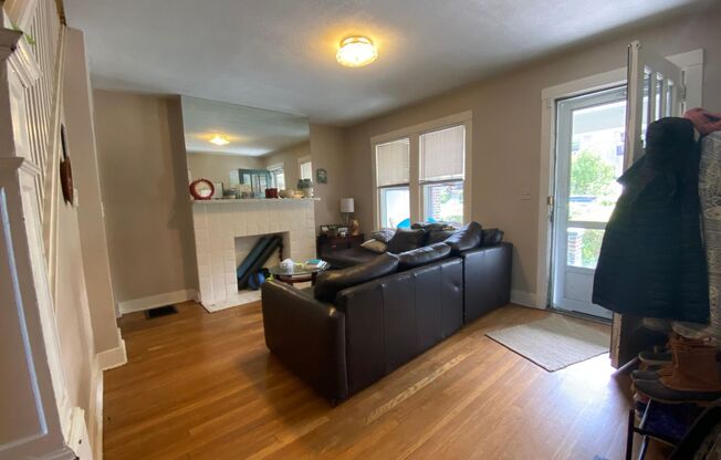 Beautiful Highland Park townhome