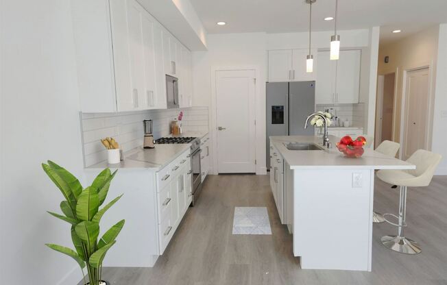 BRAND NEW MODERN 4 BED 2.5 BATH DUPLEX WITH OVER 2350 SQ. FT.