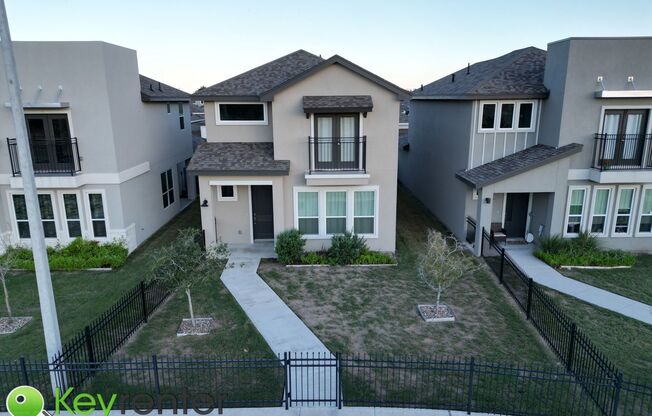 Beautiful 3 bed/ 2.5 Home in McAllen