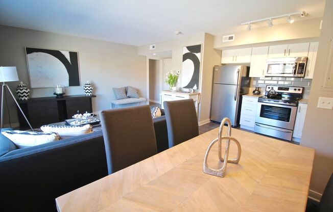 2 beds, 1 bath, 790 sqft, $1,450, Unit 908