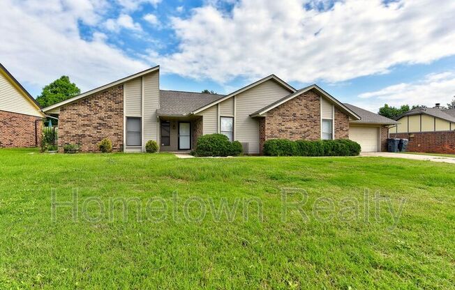 7621 DORIS PL