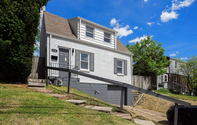 Charming 2 bedroom home in Versailles available August 1!