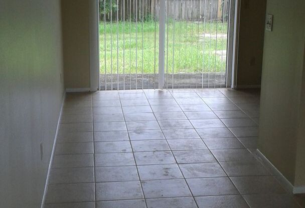 Split Willow Dr 3285