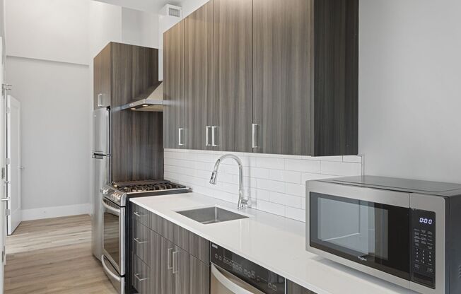 3 beds, 2 baths, 887 sqft, $2,950, Unit 510