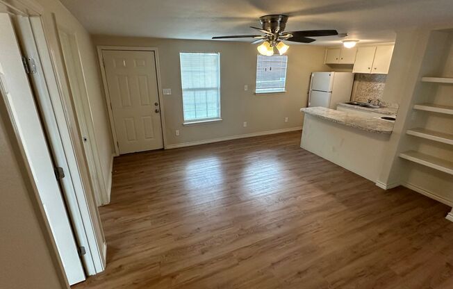 2 beds, 1 bath, $850, Unit UNIT A