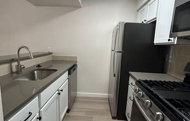 1 bed, 1 bath, 700 sqft, $1,224, Unit ELP2200-102