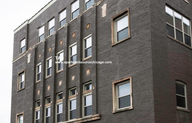 2 beds, 2 baths, $2,975, Unit 202