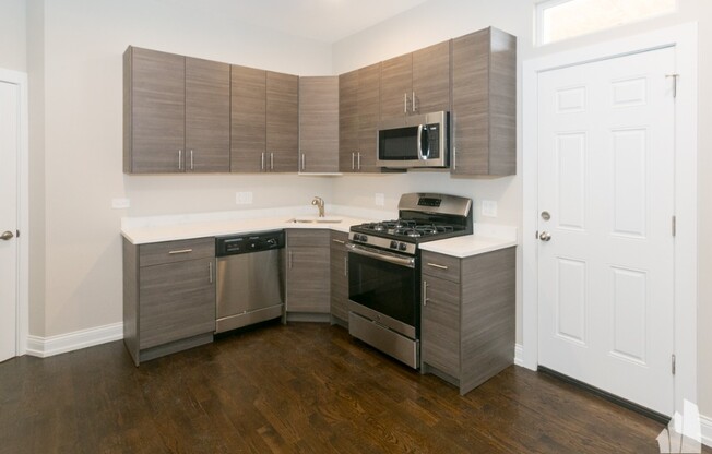 2943 W Diversey Ave