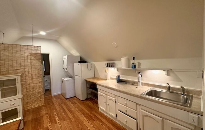 1 bed, 1 bath, $1,400