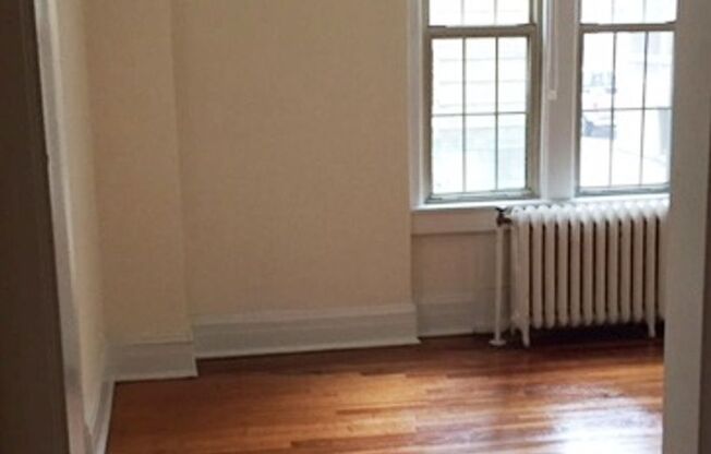 1 bed, 1 bath, 900 sqft, $1,400, Unit 114