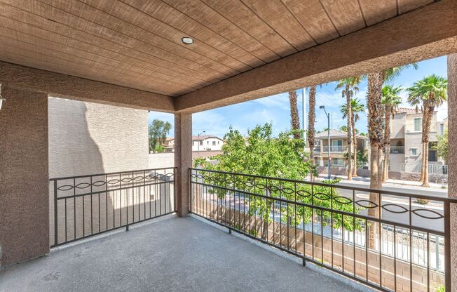 Beautiful Tri-Level Home with Mountain View!!
