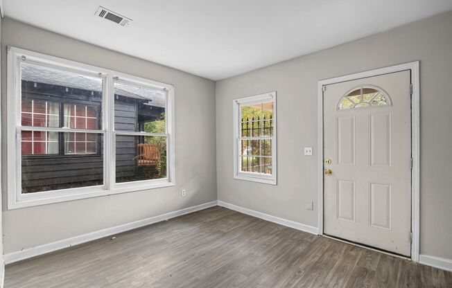 1005 Westmoor $1750 Upstairs Duplex Unit with 4 bedrooms and 2 baths.