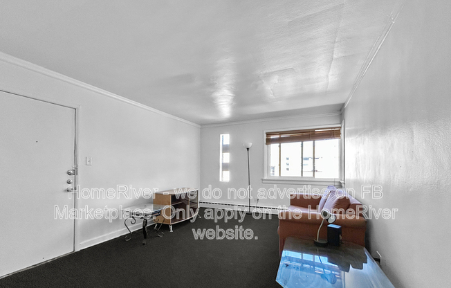 2038 E 72 PL