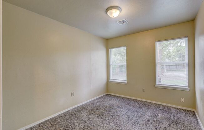 3 beds, 1 bath, $1,195