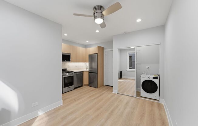 Studio, 1 bath, 205 sqft, $1,425, Unit 105