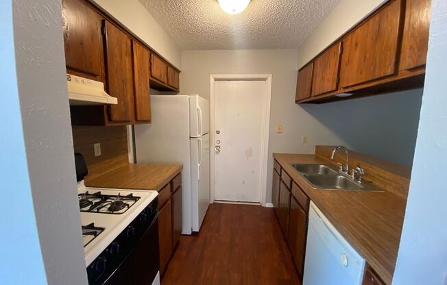 2 beds, 1 bath, 831 sqft, $1,495, Unit Unit B