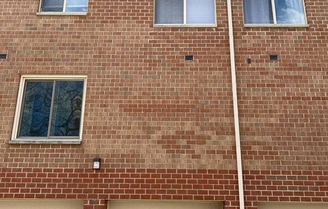 Gorgeous 2-Bedroom Townhome Near the Art Museum! One-Car Garage Included!