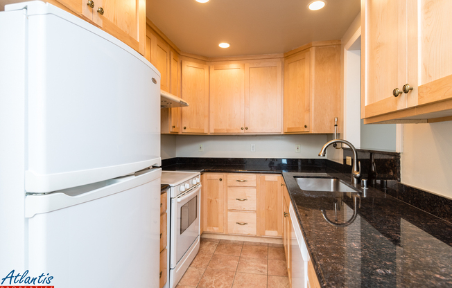 Lovely Condo | Washer/Dryer | Carport