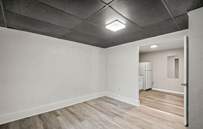 1 bed, 1 bath, 800 sqft, $699, Unit 109 W Lincoln Ave #14