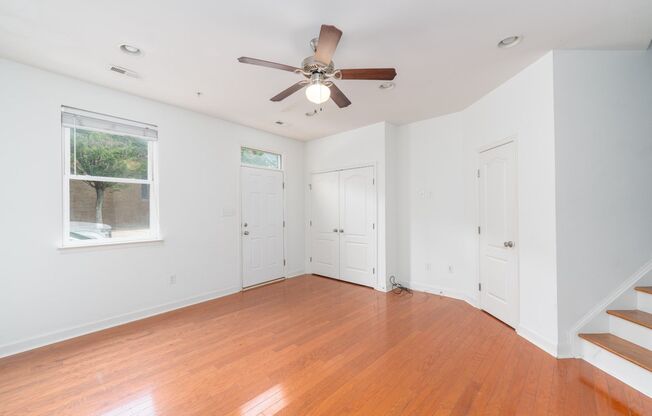 Four Large Bedrooms, 2.5 Bathroom Townhouse in South Baltimore