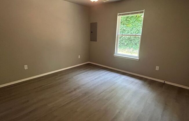 2 beds, 1 bath, $895