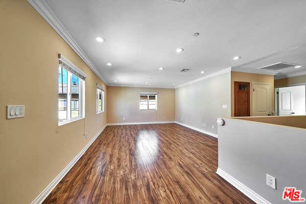 1142 S MARIPOSA AVE