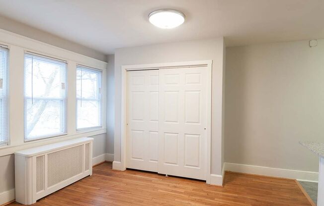 3 beds, 1 bath, 1,222 sqft, $2,195, Unit C4