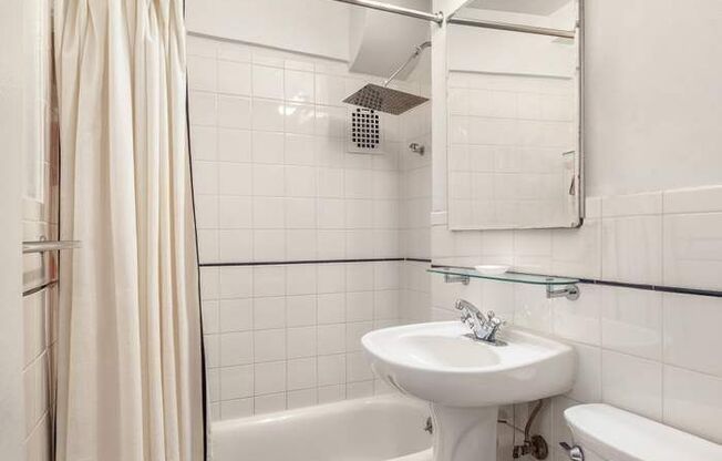 1 bed, 1 bath, $4,900, Unit W10E