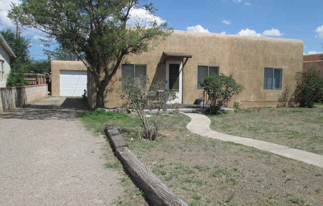 NEAR NORTH VALLEY PUEBLO 2/BD 1/BA 1/CG
