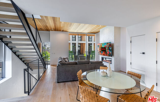 610 S VAN NESS AVE